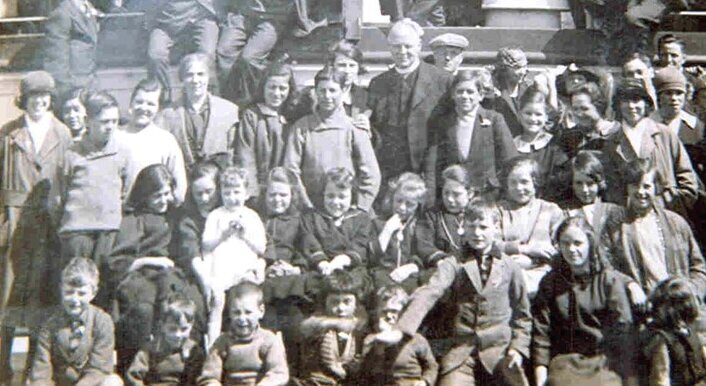 Children from St George's Home, Ottawa, arriving in Quebec, 1925
